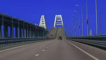 Меры безопасности усилены на Крымском мосту в преддверии новогодних праздников
