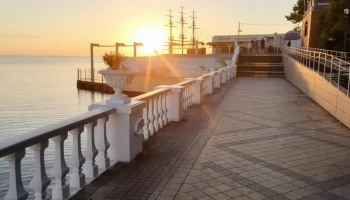 Не верьте старому видео! Сочи опровергает фейк о разрушенных штормом набережных