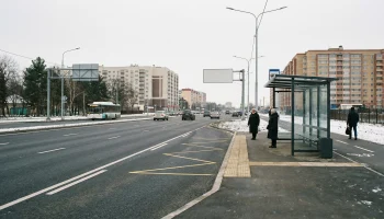 Новознаменский «расправил плечи»: 6 новых дорог, свет и остановки — проверили на месте