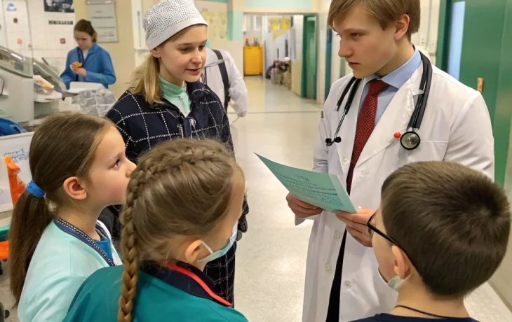 Школьники из двух школ познакомились с работой медиков в Кореновской ЦРБ
