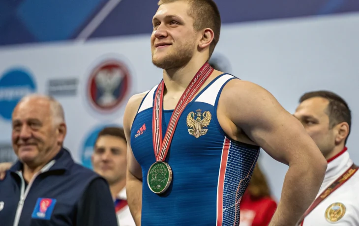 Армавирский тяжелоатлет взял бронзу первенства России