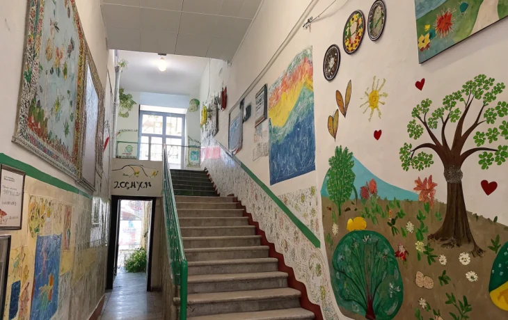 Жительницы Тимашёвска превратили подъезд в арт-пространство своими руками