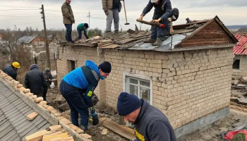 В Ильском продолжают помогать жителям после атаки БПЛА и восстанавливают повреждённые дома