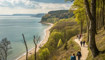 Мартовская Джубга привлекает туристов прогулками у моря и в лесу