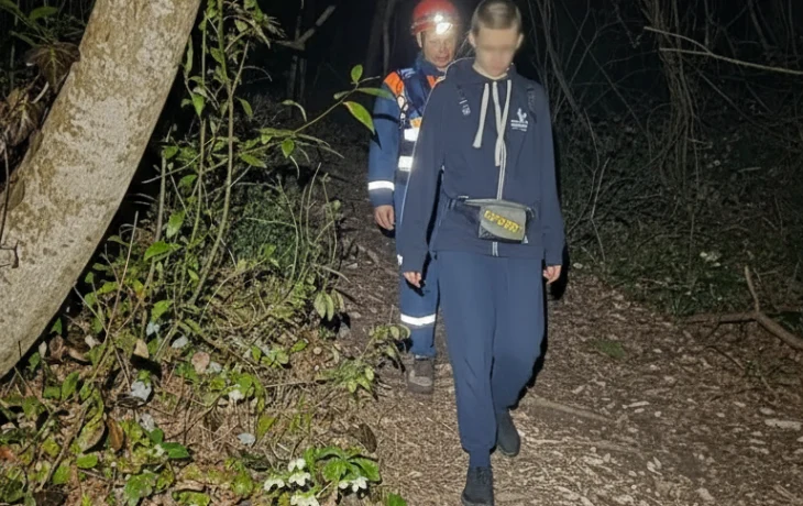 Спасатели эвакуировали туриста со скал в Агурском ущелье