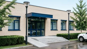 Вандализм во дворе жилого комплекса: полиция поймала мужчину, покалечившего 12 авто