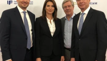 В Сочи обсудили цифровую трансформацию вузов и обучение старшего поколения