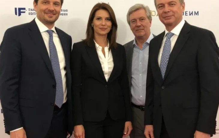 В Сочи обсудили цифровую трансформацию вузов и обучение старшего поколения