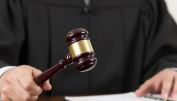 Суд арестовал имущество семьи вице-губернатора Коробки после его неявки