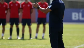 Мусаев объяснил историю со спущенными мячами в матче с «Ахматом» Мусаев объяснил историю со спущенными мячами в матче с «Ахматом»