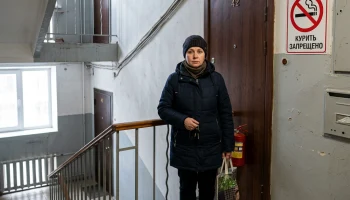 Что делать, если сосед курит в подъезде: инструкция юриста